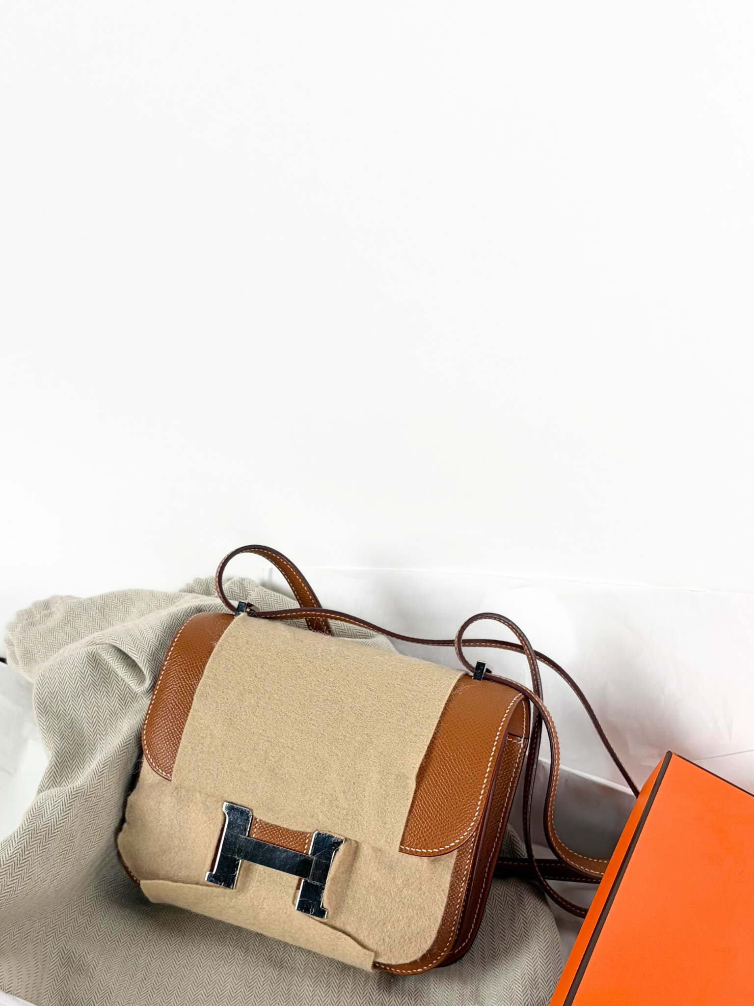 HERMÈS CONSTANCE 19 GOLD EPSOM LEATHER PALLADIUM HARDWARE